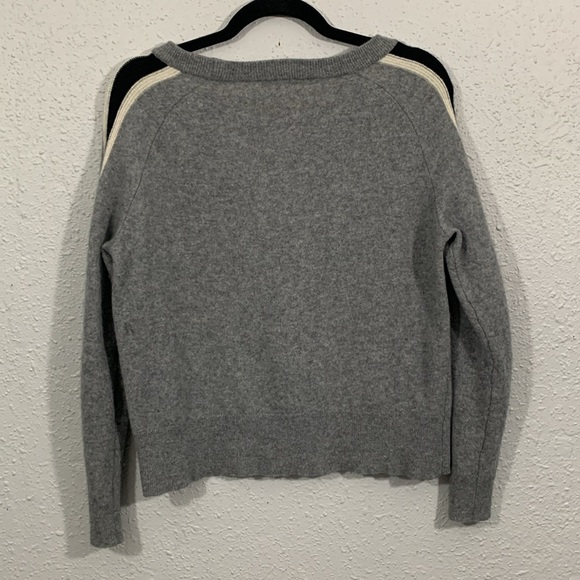 C by Bloomingdale’s 100% Cashmere Gray Sweater w/Stripes in the Sleeves size M - Picture 3 of 9